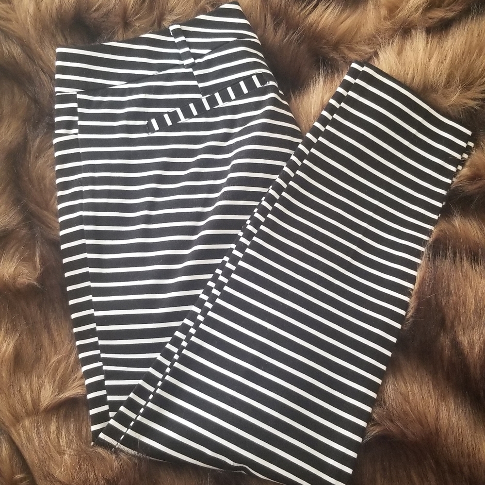 New York and Company black/white striped pants (6)